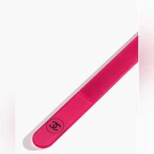 Chanel nail file in DIVA LA LIME À ONGLES